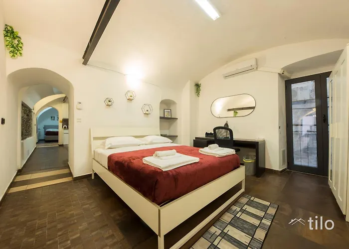 Ferry 1M Family, Free Wifi & Netflix Ac, By Tilo